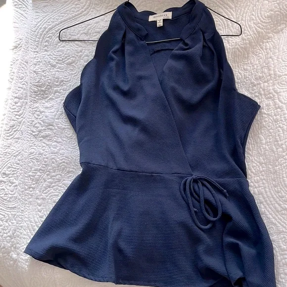 Monteau Med navy blue sleeveless peplum bow on left side top scalloped neckline - Picture 1 of 3